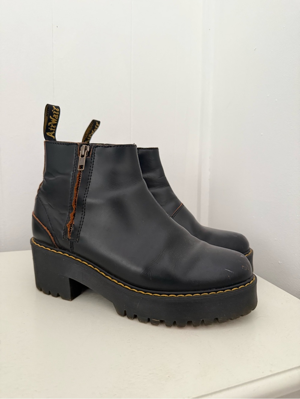 ROMETTY II VINTAGE SMOOTH LEATHER CHELSEA BOOTS Side Zip - Dr. Martens Style